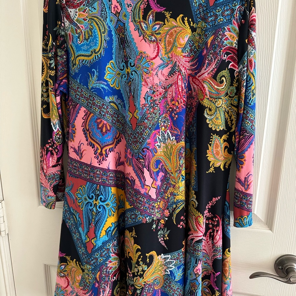 Attitudes by Renee Multicolor Paisley 3/4 sleeve tunic top.